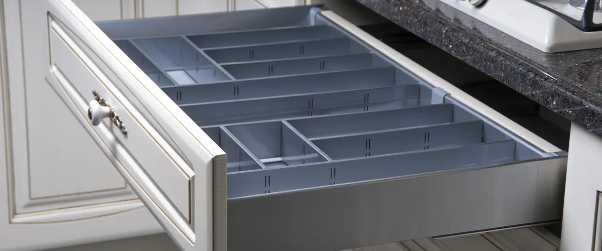 Pull out drawers with separators