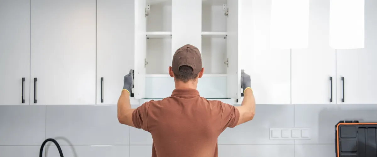 Open Shelving vs Cabinets in Kitchens